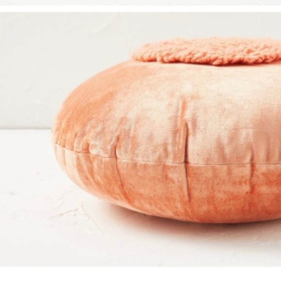 Tufted Center Round Throw Pillows - Picture 4 of 4